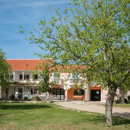 Casa de hóspedes Katarina 3*