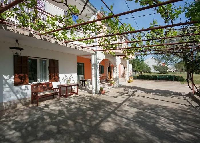 Katarina בית הארחה