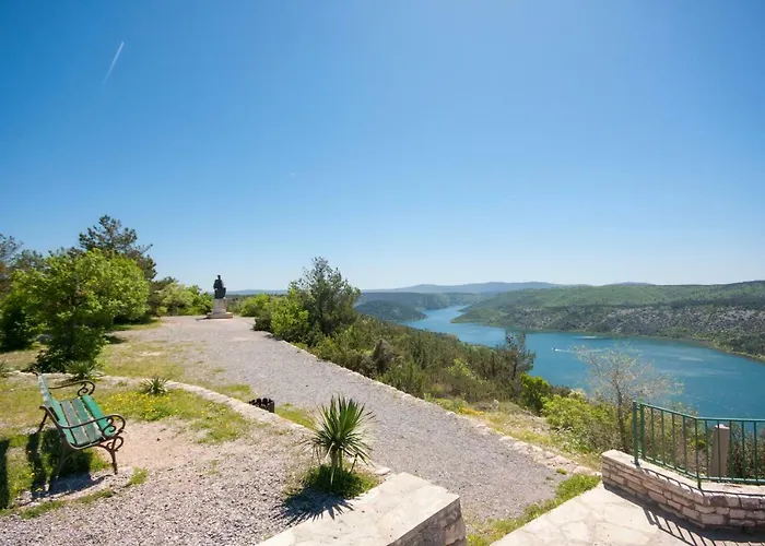 בית הארחה Katarina לוזובאק