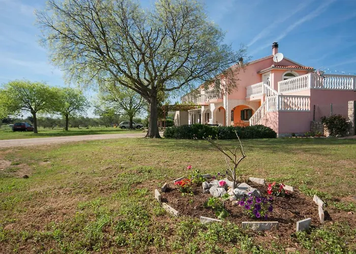 Katarina בית הארחה 3*