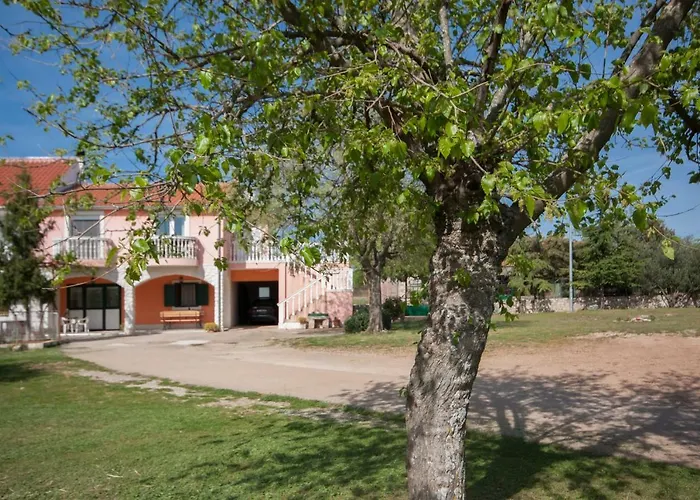 Katarina בית הארחה לוזובאק