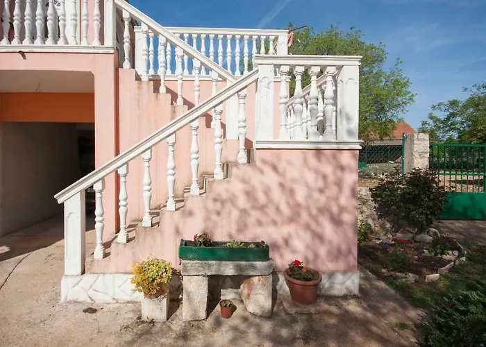 Katarina בית הארחה לוזובאק