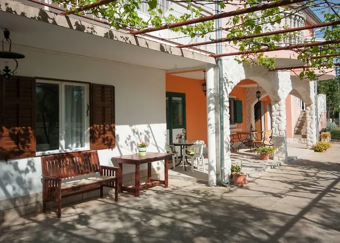 Katarina בית הארחה לוזובאק