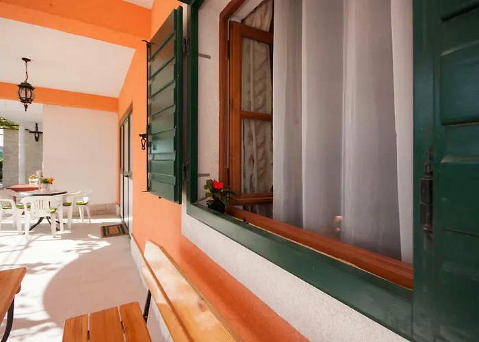 Katarina בית הארחה לוזובאק